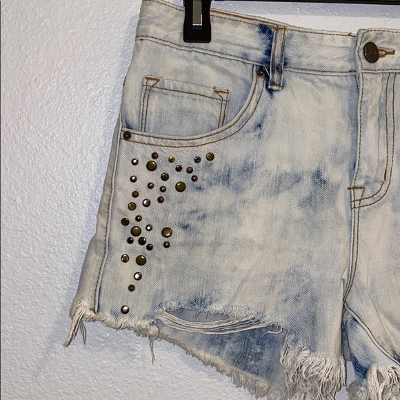 BDG Mid ride Freja Vintage Fit Denim Shorts - Picture 4 of 8